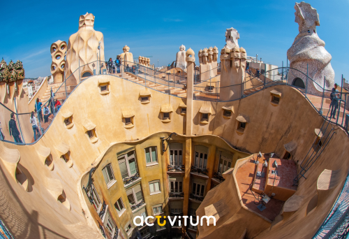 Explora la riquesa arquitectònica de Barcelona en família: 5 monuments imprescindibles